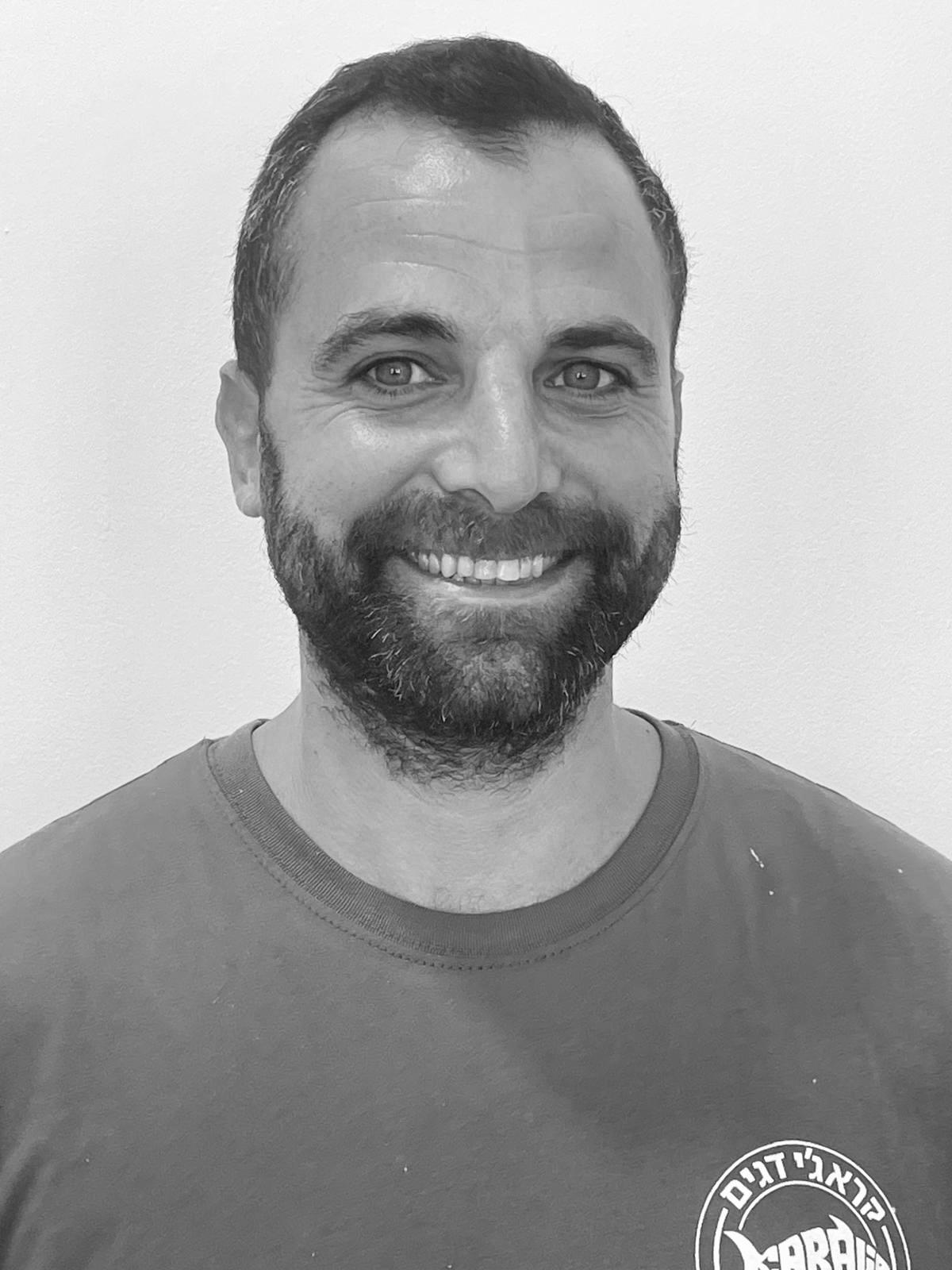 תמונה של אלי, מבעלי החנות